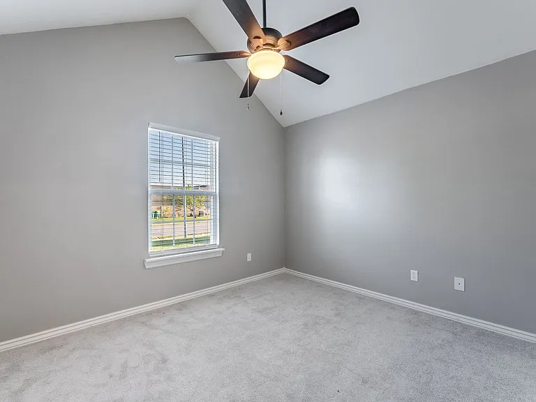 740 Dogwood St — Photo 12