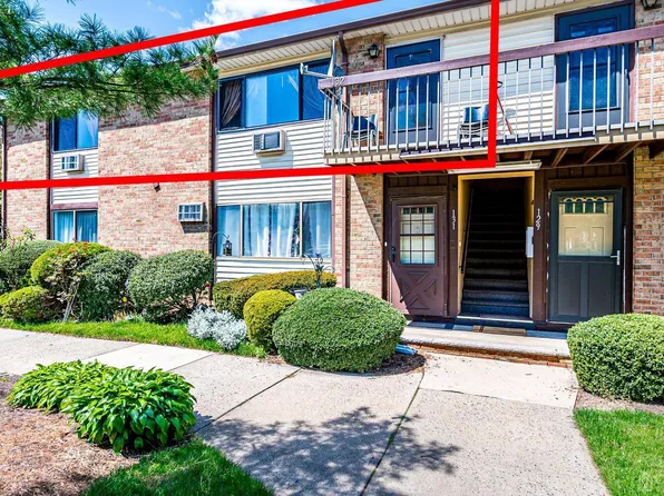 132 Cricket Ln, Woodbridge, NJ 07095