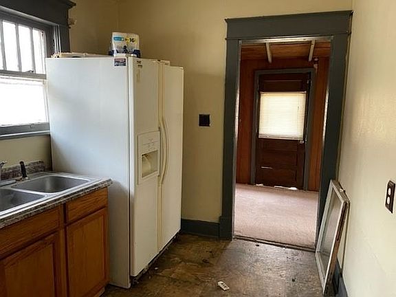 4th image of 707 S Summit St #706