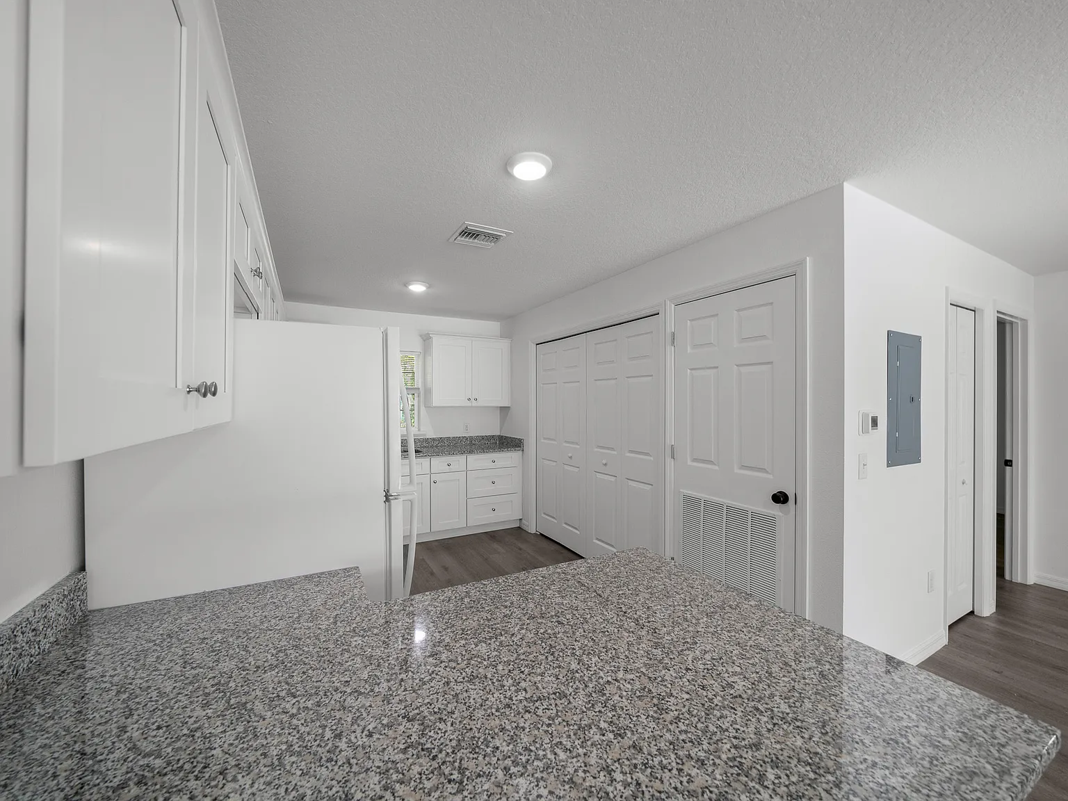 2 bed, 1035 sqft, $1,295 — Photo 3