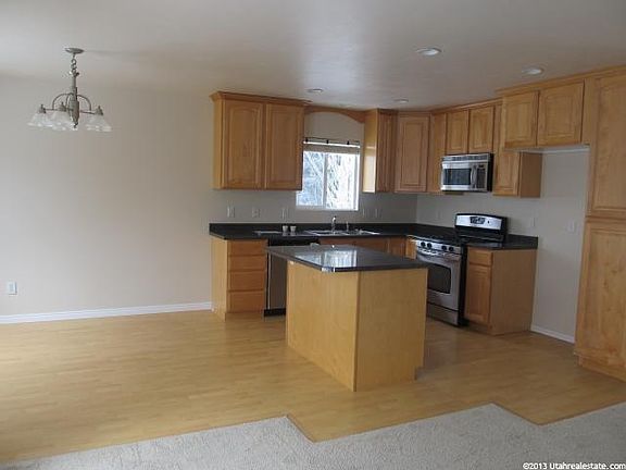4th image of 576 E Garden Ave