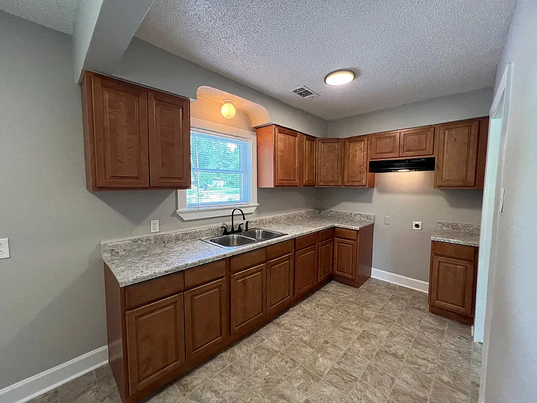 145 E Davant Ave — Photo 8