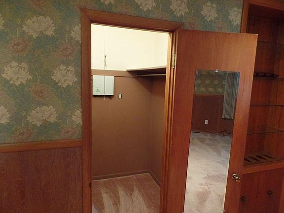5th image of 901 S Pine St