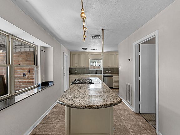 5th image of 11319 Briar Forest Dr