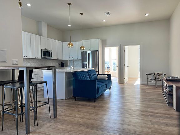 4th image of 524 Steiner St #3