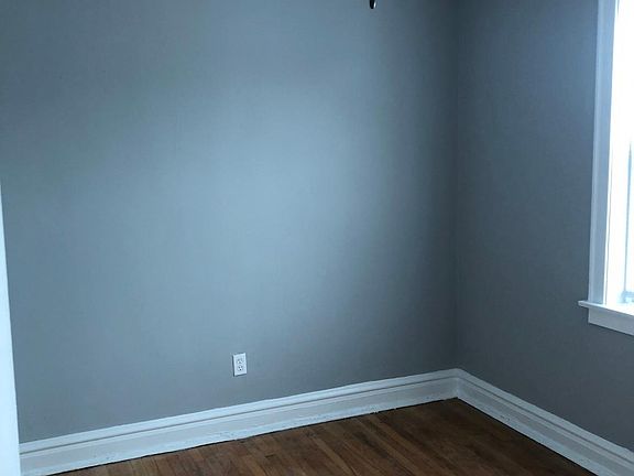 4th image of 3315 N Karlov Ave #1E