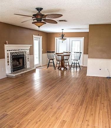 3rd image of 460 Ward Dr