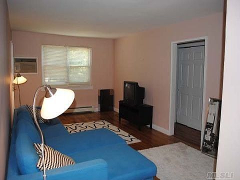 3rd image of 22419 Kingsbury Ave