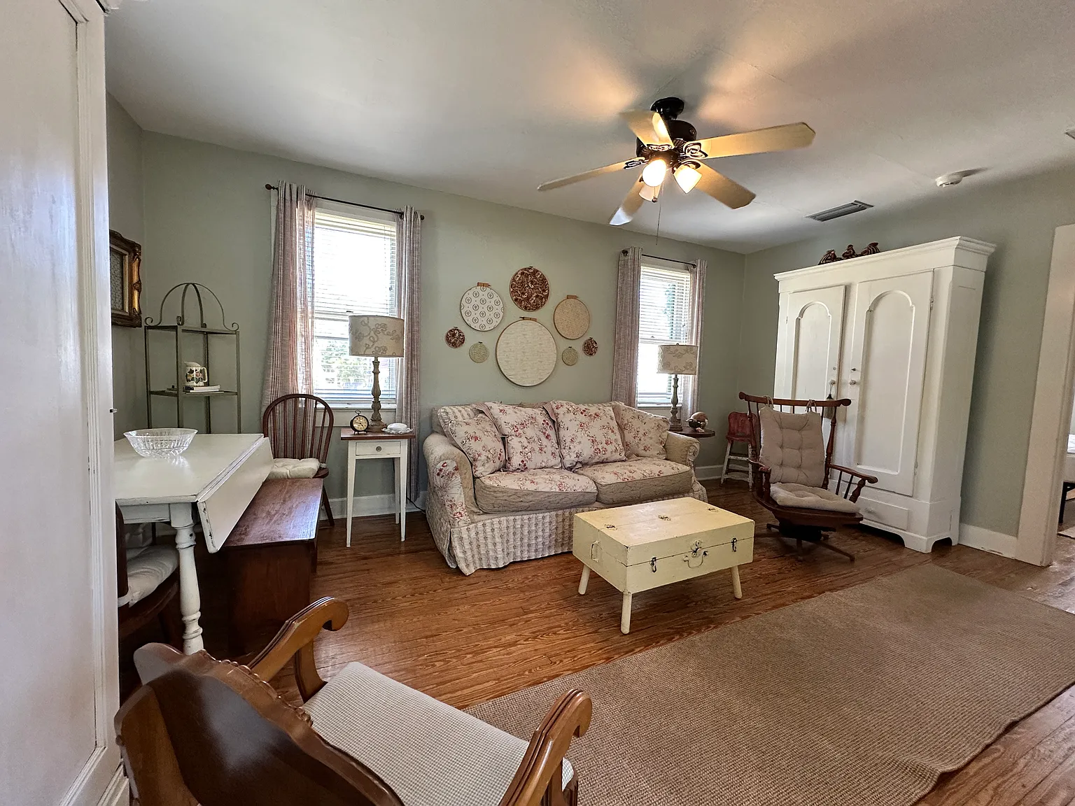1 bed, 600 sqft, $1,800 — Photo 2