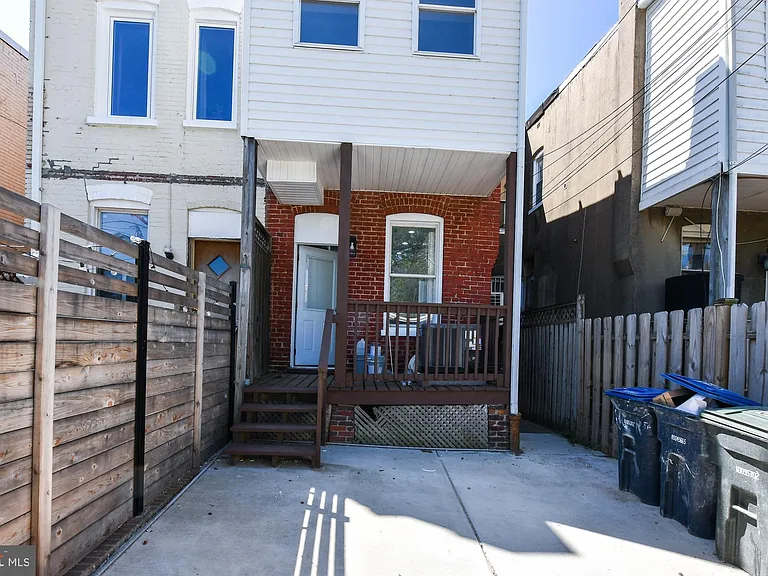 104 R St NE #A — Photo 42