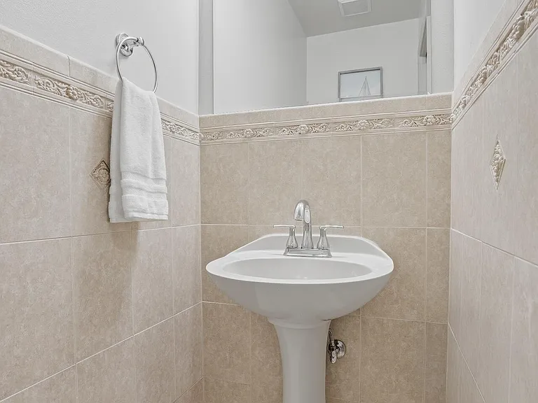 15600 Rolling Meadows Cir — Photo 29
