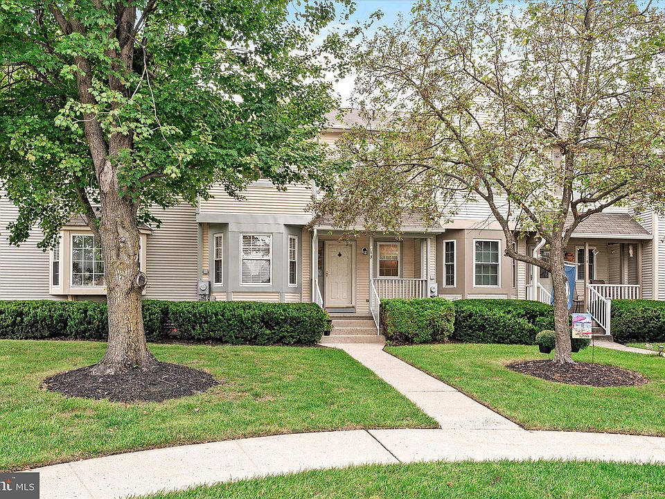 1st image of 13 Stanwyck Ct