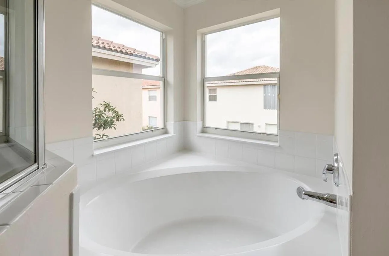 3 bed, 2.5 bath, 1674 sqft, $3,100 — Photo 4