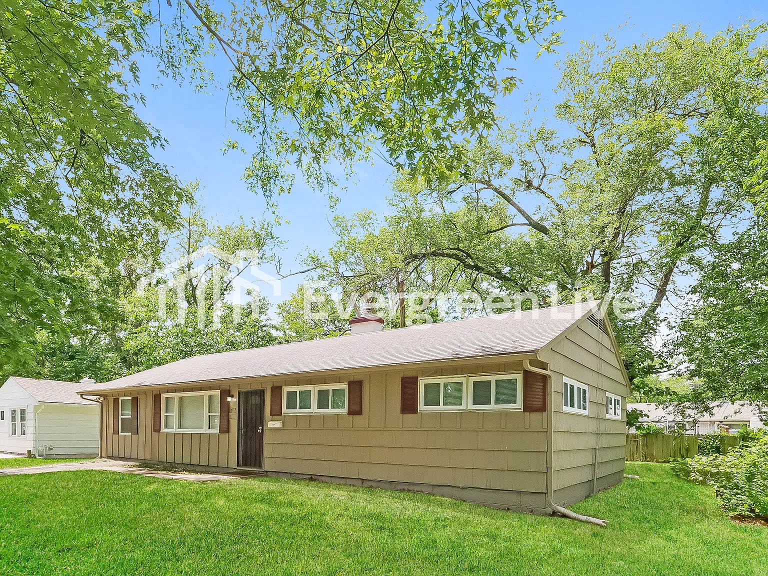 4 bed, 1.5 bath, 1176 sqft, $1,395 — Photo 2
