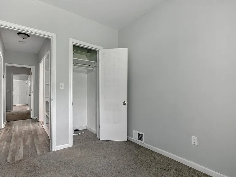 1595 W Grand Blvd — Photo 14