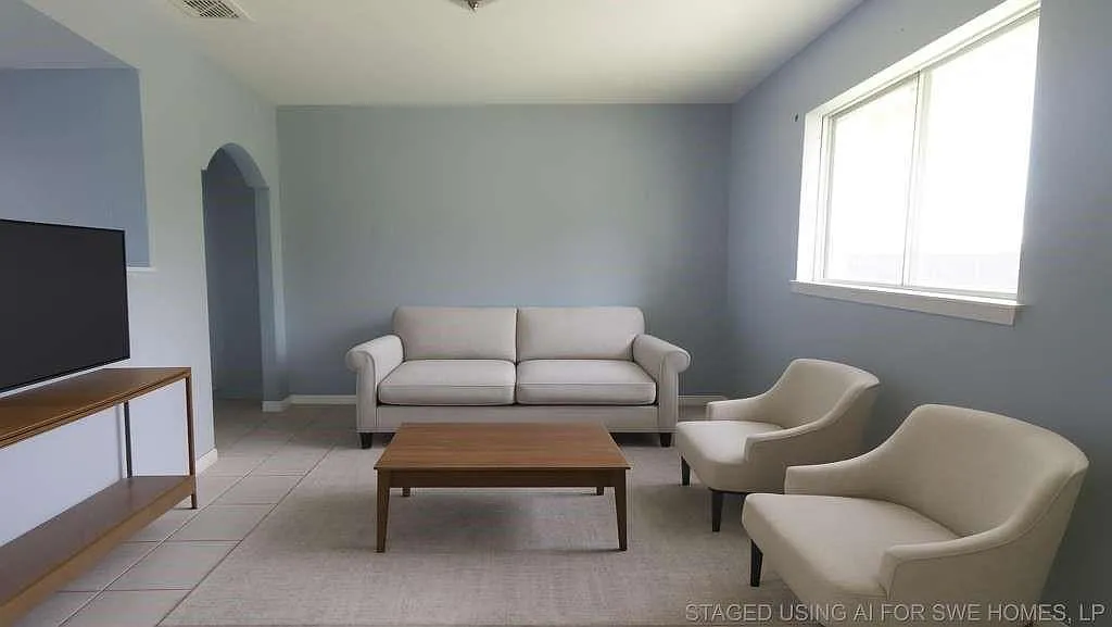4 bed, 1.5 bath, 1218 sqft, $1,999 — Photo 1