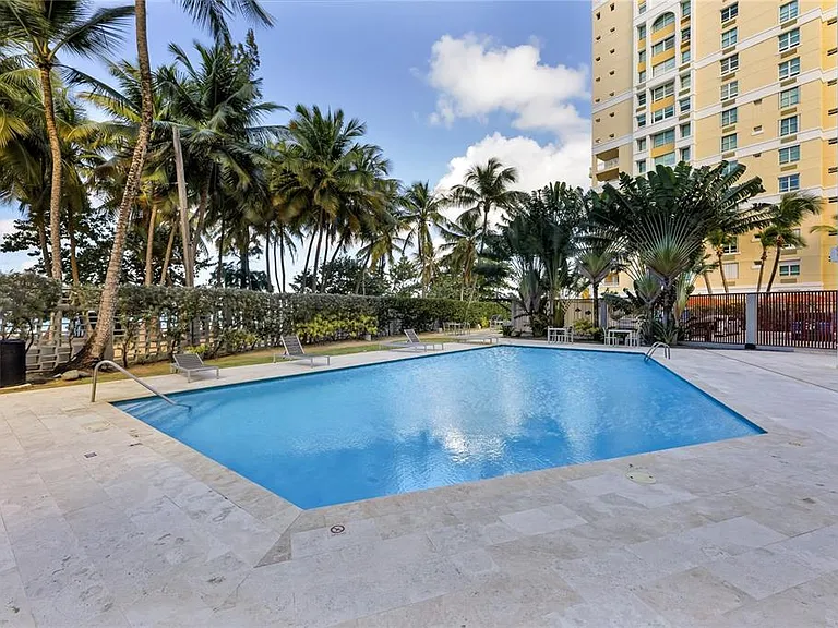 1 Taft St #Penthouse C — Photo 22