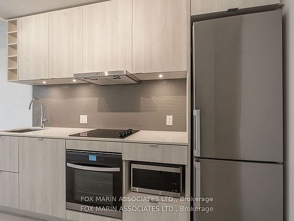 3rd image of 11 Yorkville Ave #506