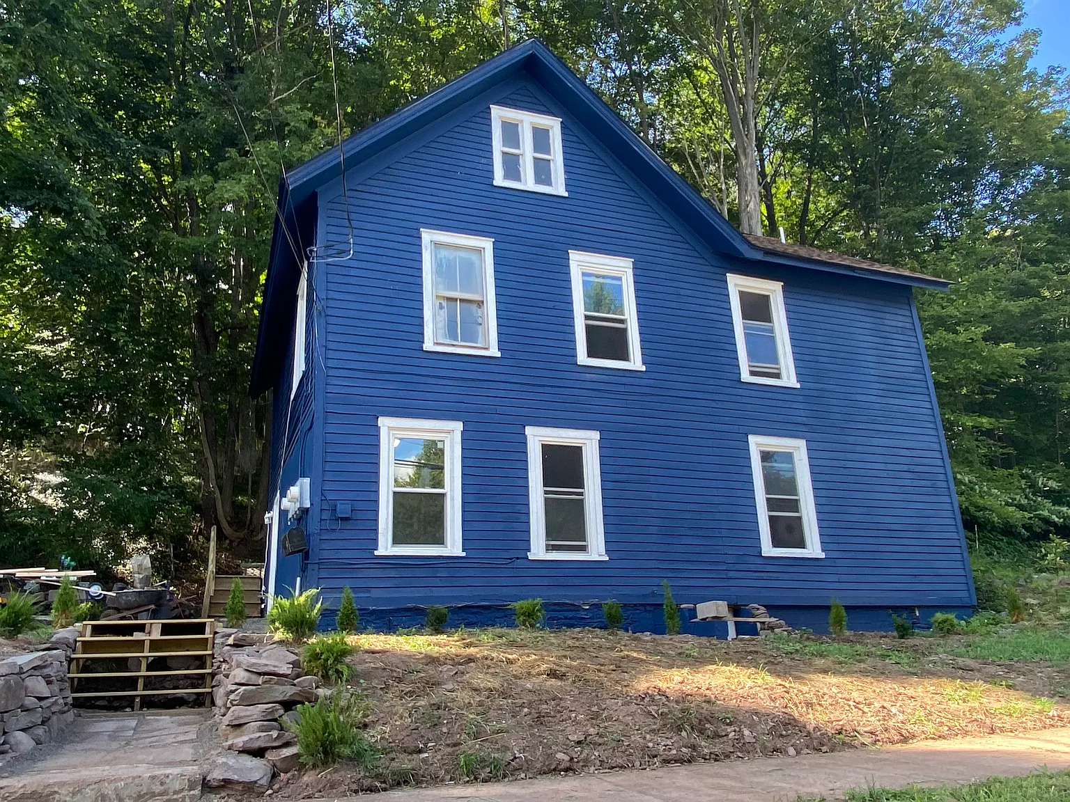5 bed, 2400 sqft, $975 — Photo 2