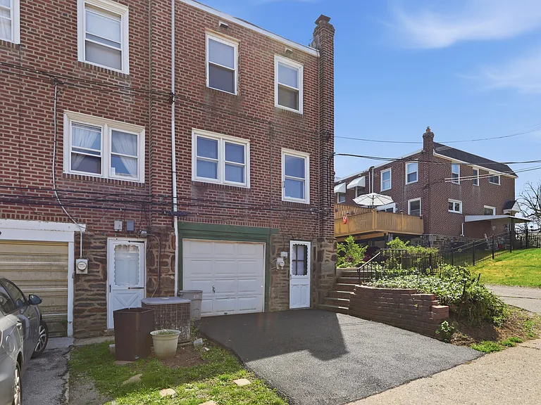 271 W Wyncliffe Ave — Photo 28