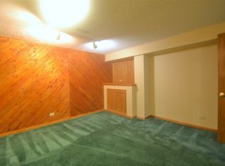 27W304 Chartwell Dr, Winfield, IL 60190