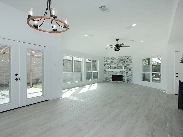 8518 Furlong Ln — Photo 12