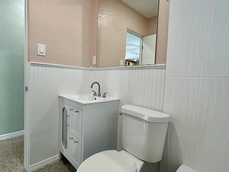 5950 NE 6th Ave — Photo 9