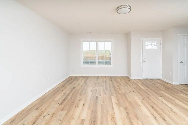 1st floor: looking to the entrance