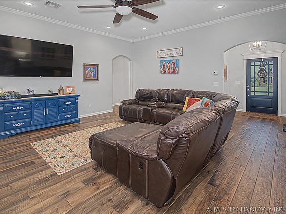 4th image of 6903 S 4th St W