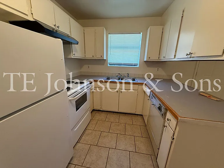 1606 Oak Croft Dr #D — Photo 3