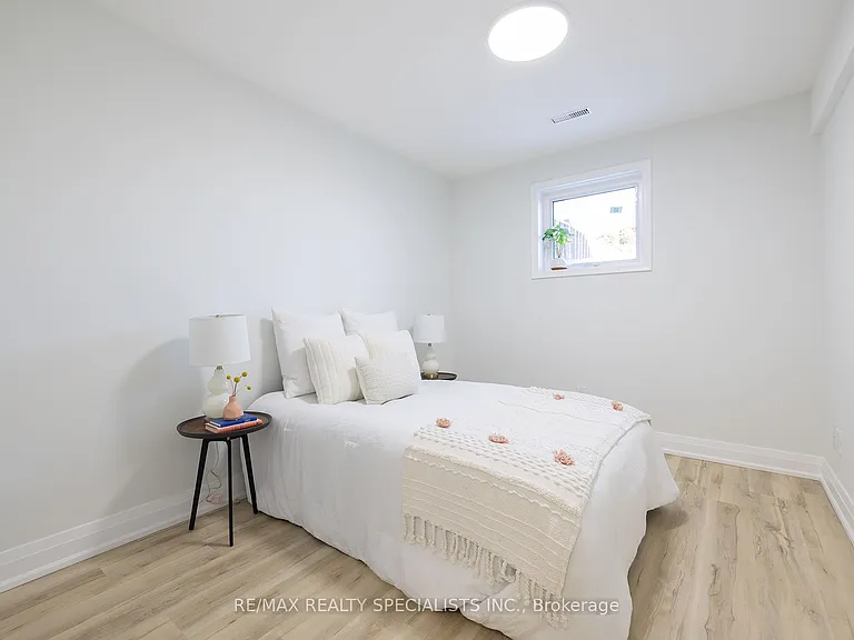 4279 Woodington Dr — Photo 11