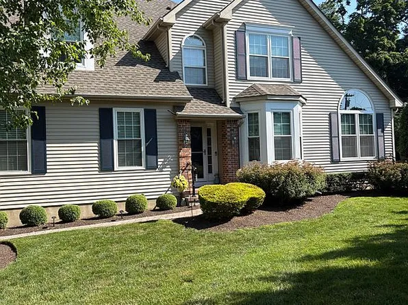 12 Courtyard Ln, Brielle, NJ 08730