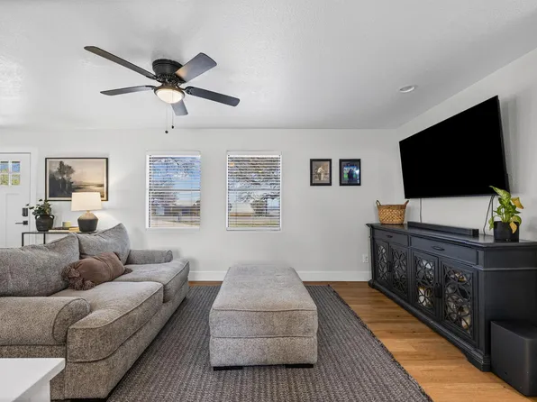 20811 Trapper Ln, Lago Vista, TX 78645