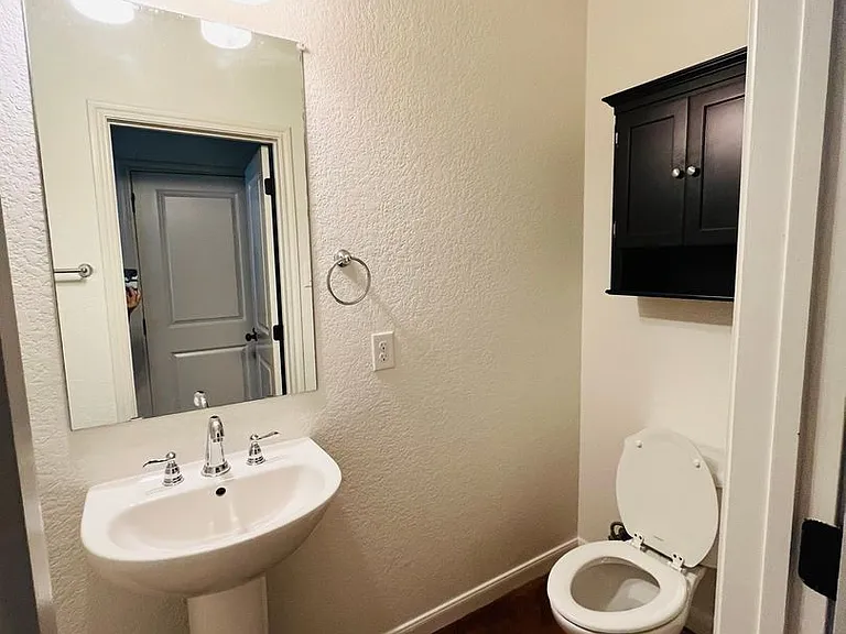 2801 Sandage Ave — Photo 11