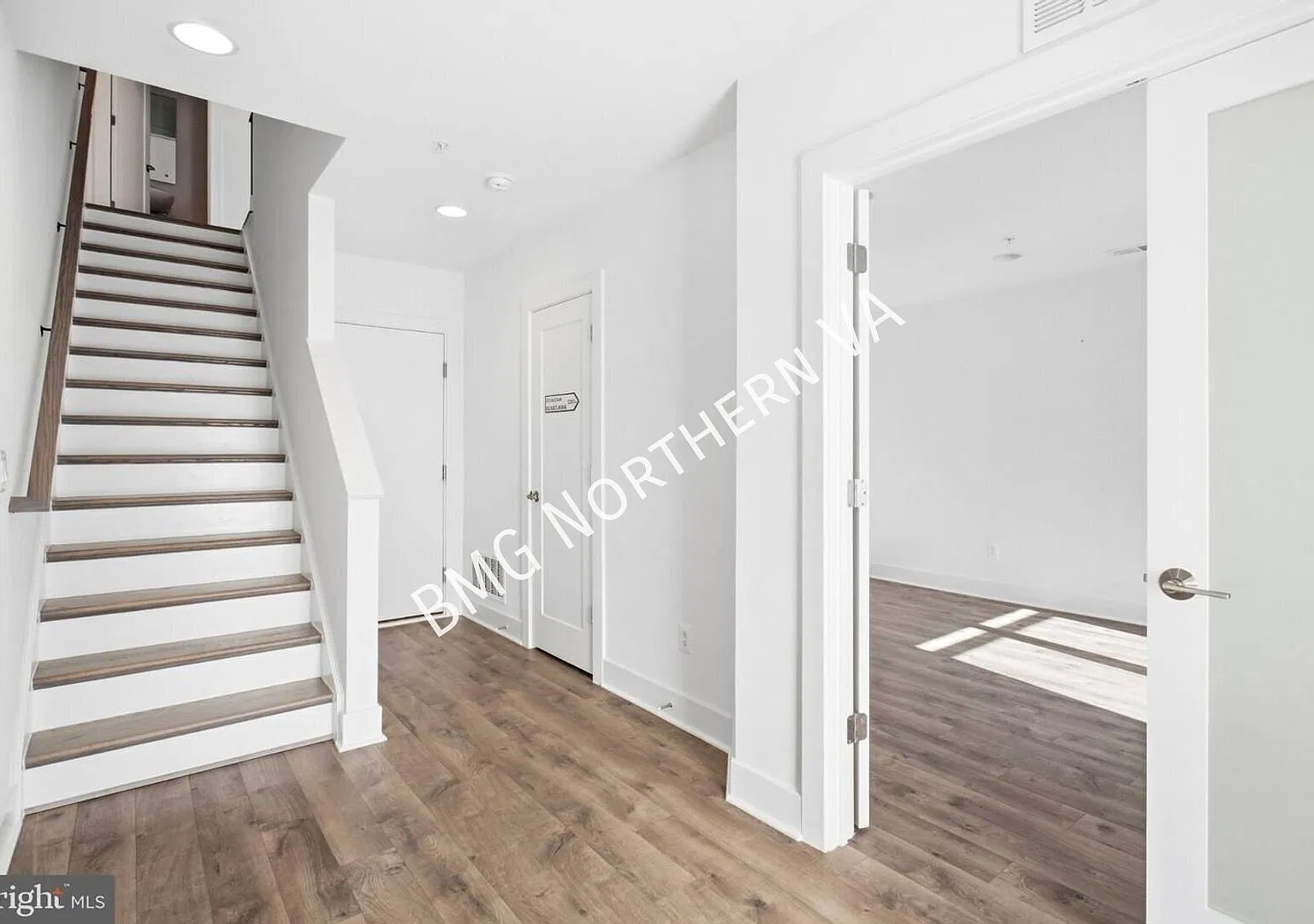 Stunning 4BR/3.5 BA Luxury Townhome with Private Rooftop Terrace In Sutton Heights — Photo 4