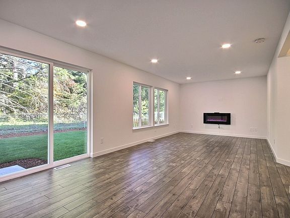 2nd image of 15318 4th Avenue Ct E