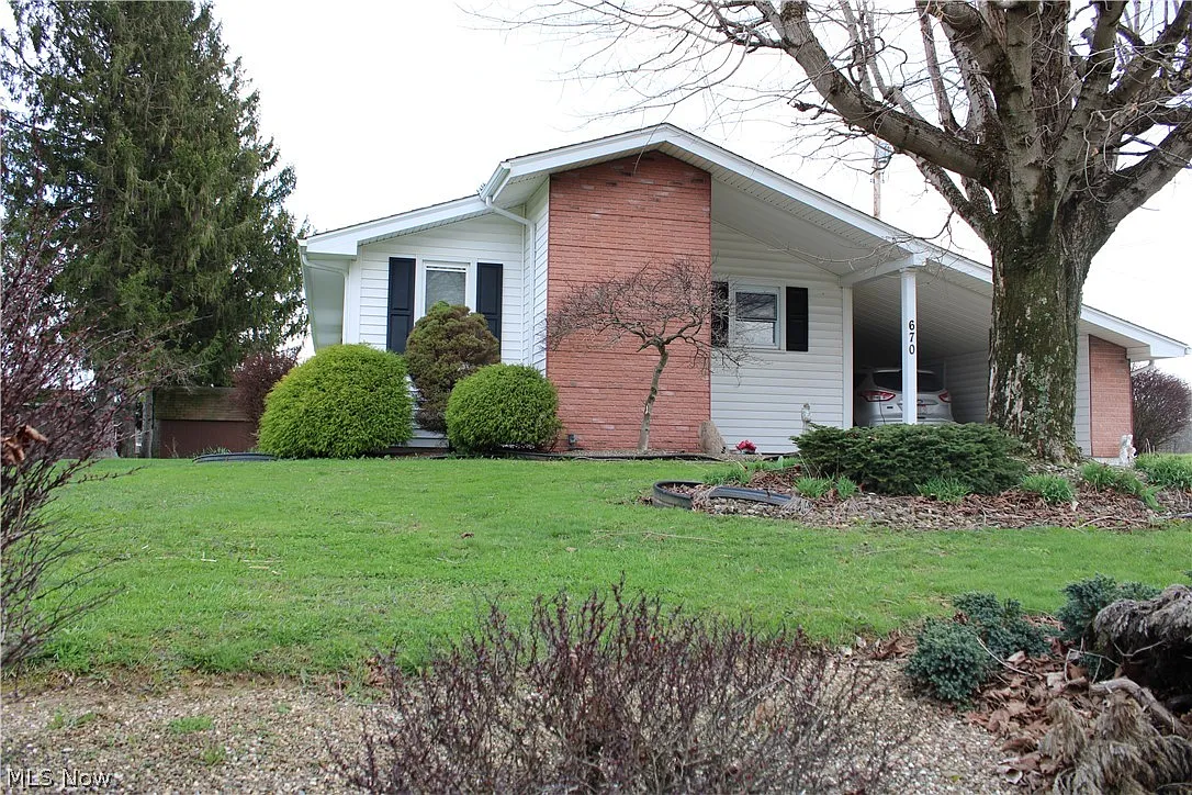 670 Lewisville Rd photo 1