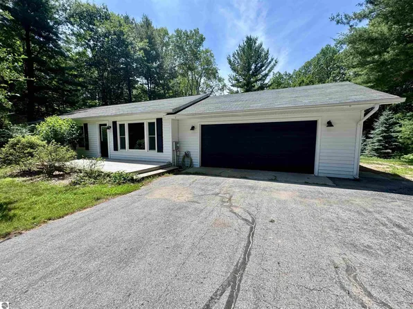 4283 Bartlett Rd, Williamsburg, MI 49690