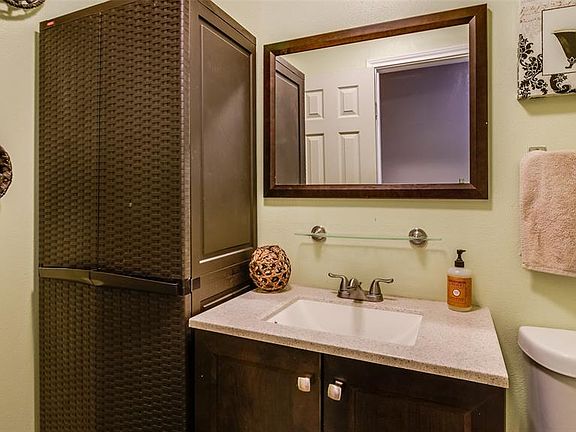 5th image of 221 Palm Ln