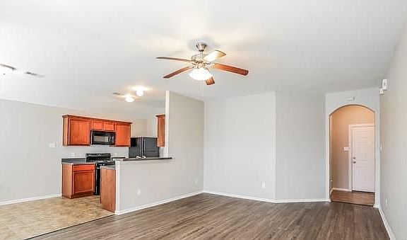 3rd image of 8001 W Red Oak Ln