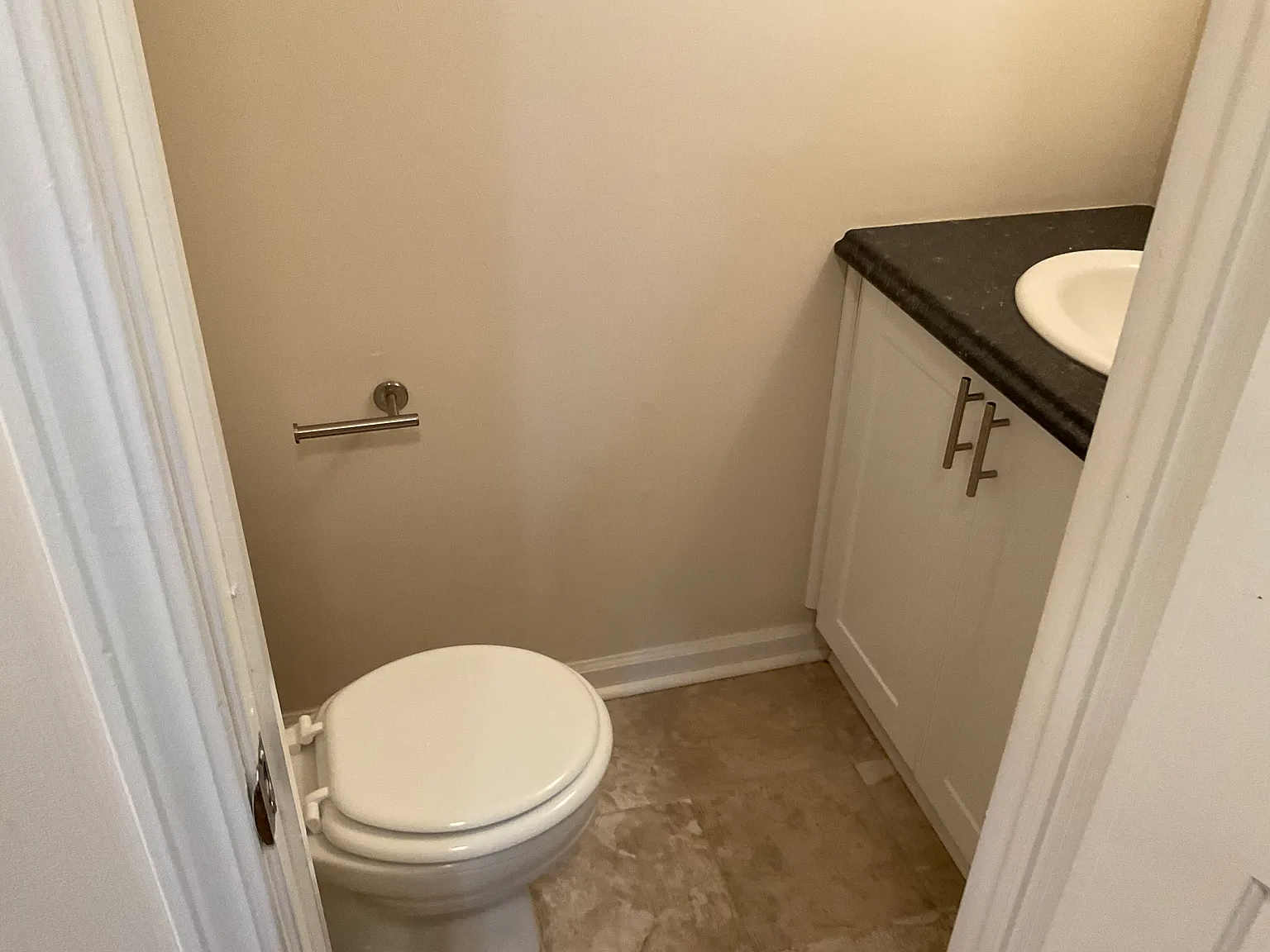 End unit townhouse in the heart of Cary's Oxxford Hunt — Photo 4