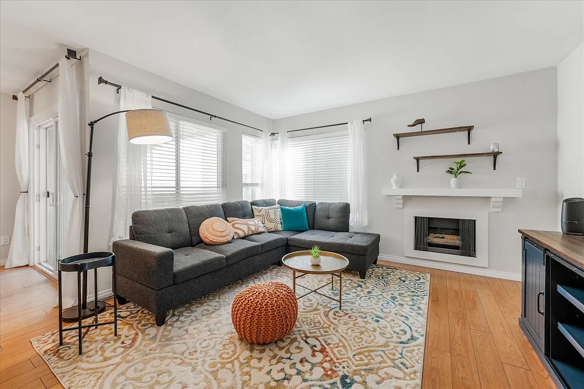 3 bed, 1279 sqft, $3,495 — Photo 1