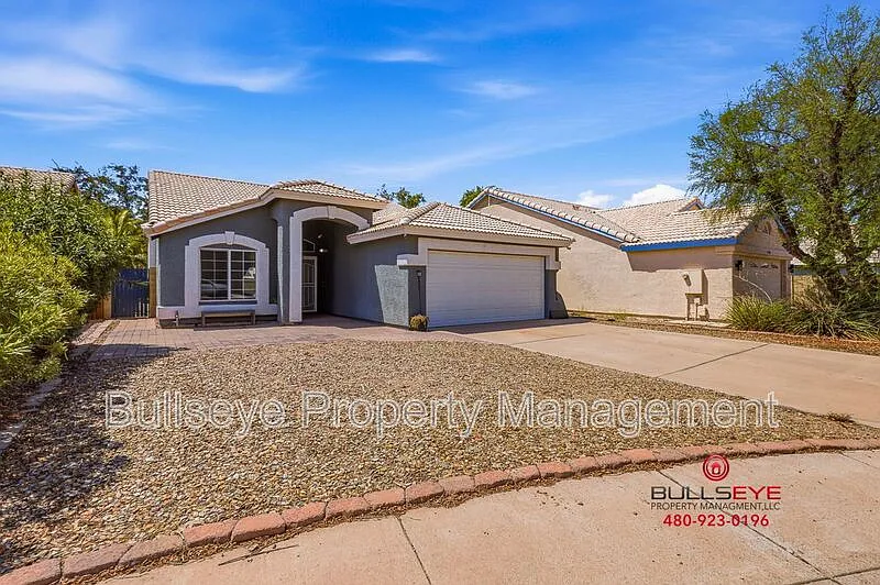 3 bed, 2.0 bath, 1287 sqft, $2,095 — Photo 3