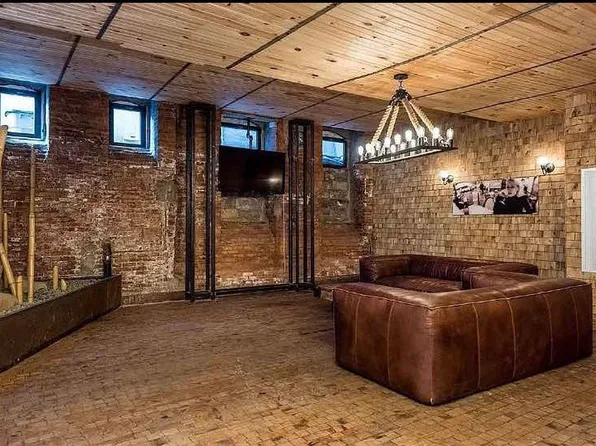 949 Willoughby Avenue image 13 of 16