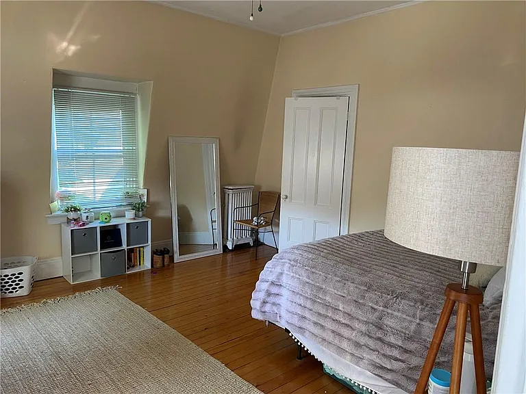 10 Clarke St — Photo 10