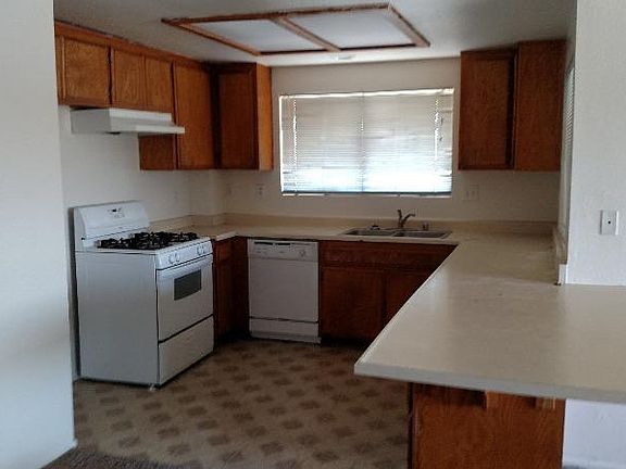 4th image of 15661 Mauna Loa St APT E