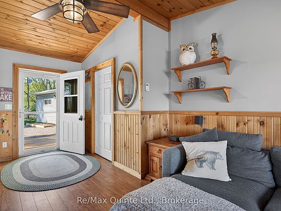 4th image of 585 Pine Point Ln