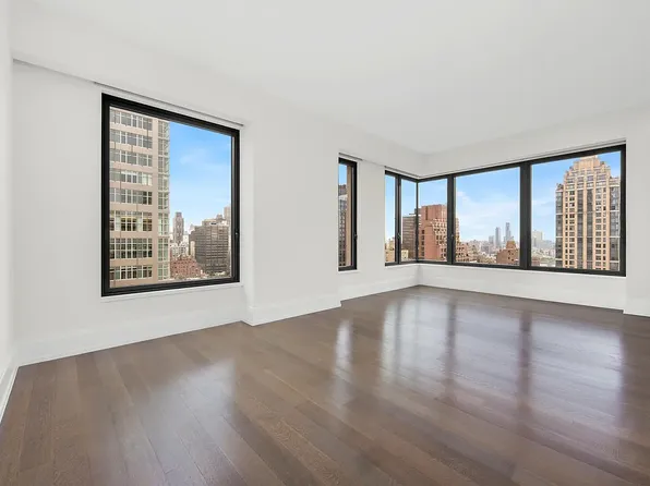 301 East 50th Street image 1 of 12