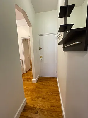 Rented by Metropolitan Realty | media 15