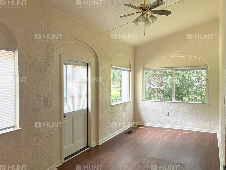 300 Inner Cir — Photo 10